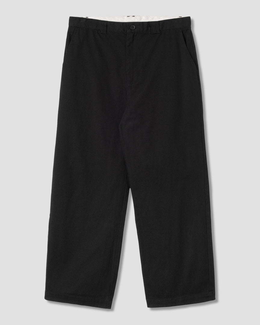 Un pantalon (noir délavé)